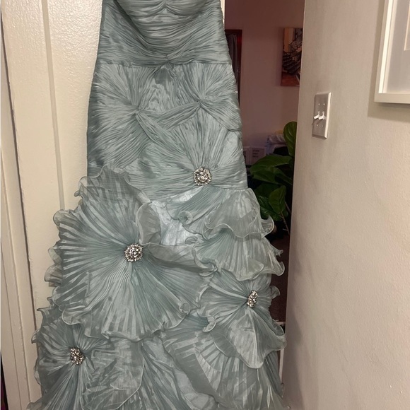 Elegant evening gown - Picture 3 of 3